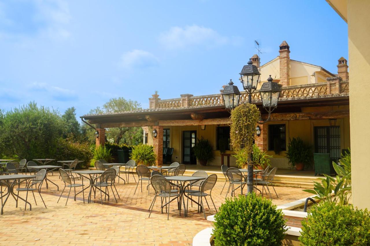 Agriturismo Casacchella มารีนา ดี ซีบารี ภายนอก รูปภาพ
