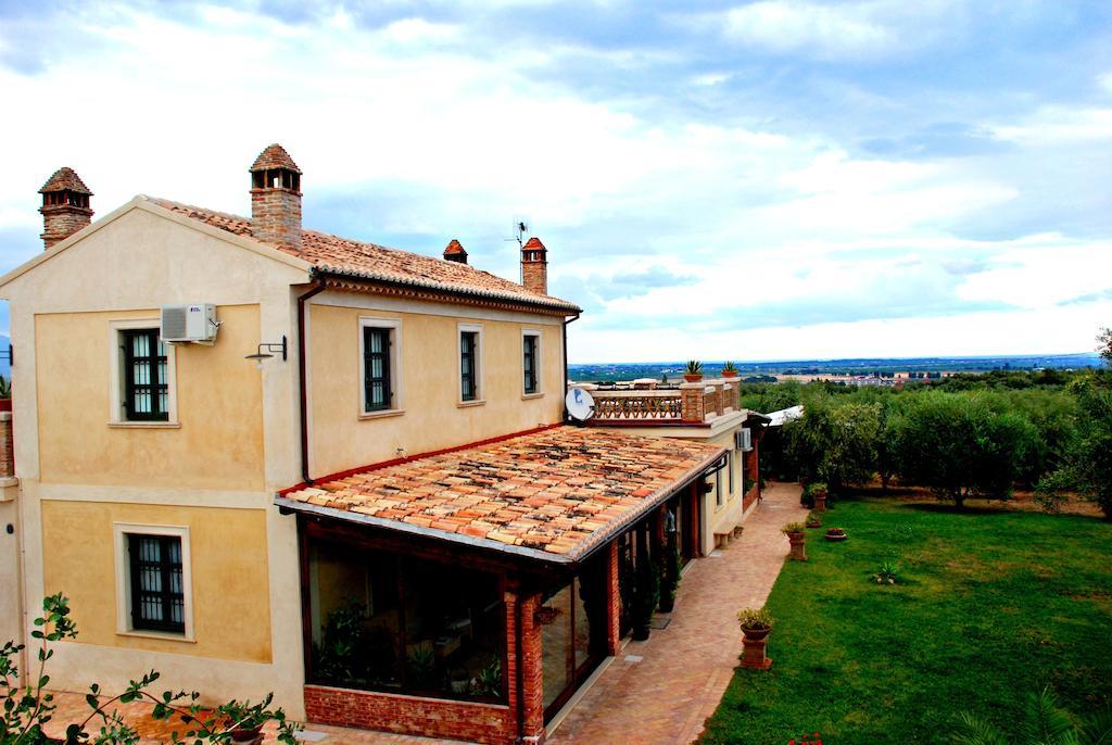Agriturismo Casacchella มารีนา ดี ซีบารี ภายนอก รูปภาพ