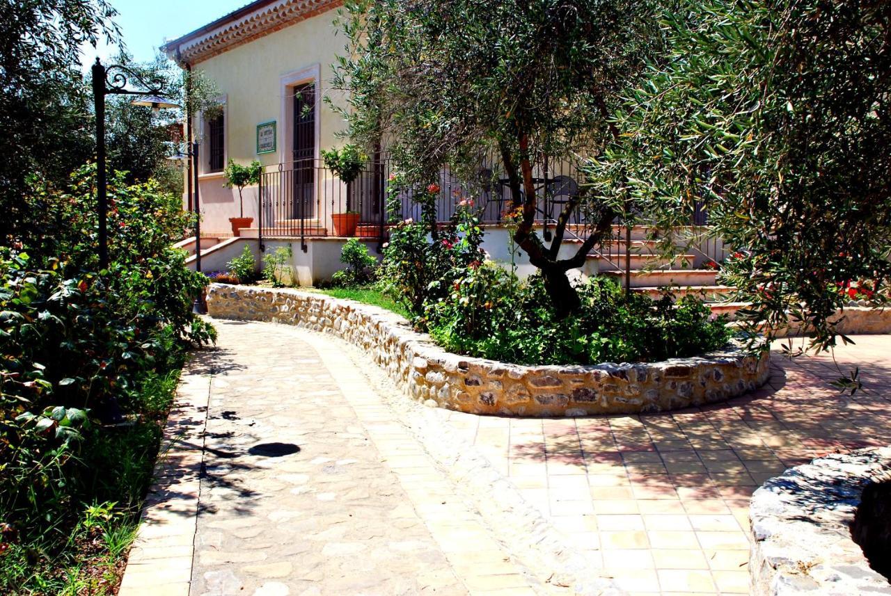 Agriturismo Casacchella มารีนา ดี ซีบารี ภายนอก รูปภาพ